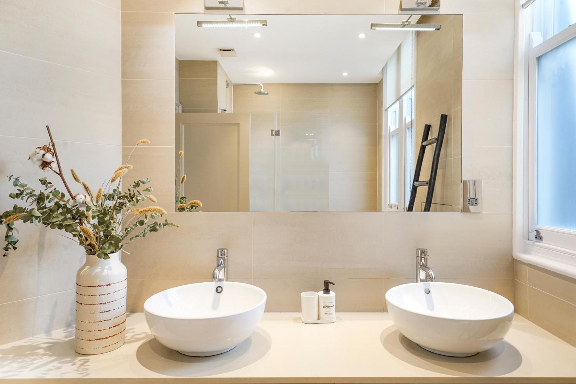 Spacious And Modern 4 Beds Home In Kensington Λονδίνο Εξωτερικό φωτογραφία